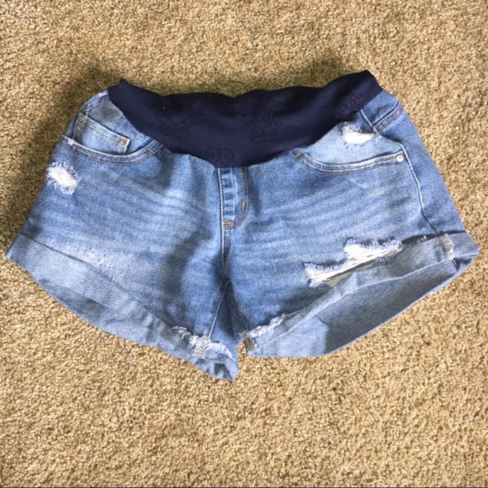 Maternity shorts